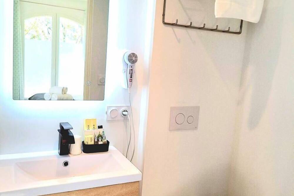 Apartamento entero, Double Room \" Emeraude\" in Sainte-Tulle, Parque natural regional del Luberon