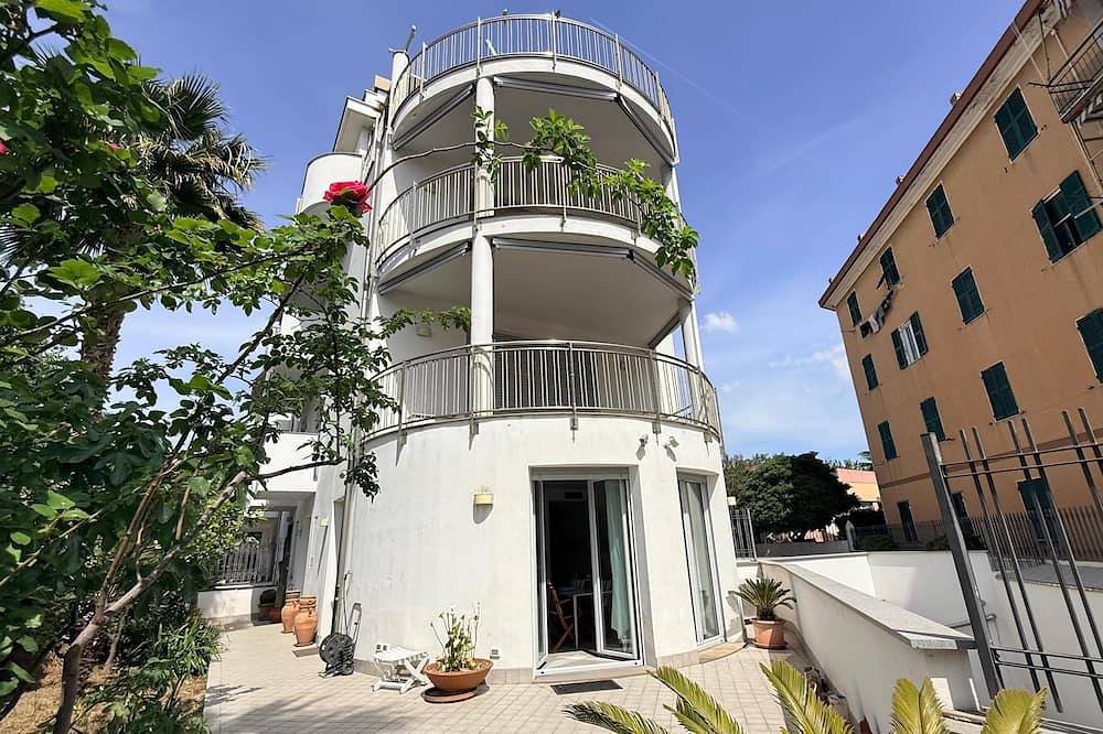Appartement entier, 50m from the beaches with private garden and garage in Lega Navale Italiana - Sezione di Albisola, Albissola Marina