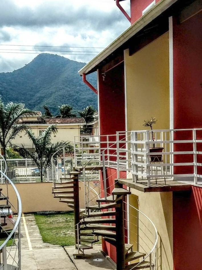 Casas e apartamentos de temporada para 8 pessoas, com vista e jardim e ainda balcão em Maranduba