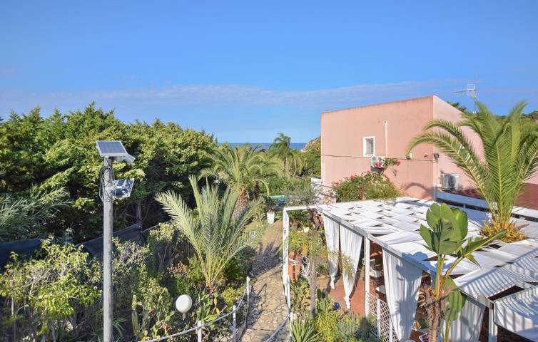 Ferienhaus für 6 Personen, mit Garten und Pool sowie Terrasse