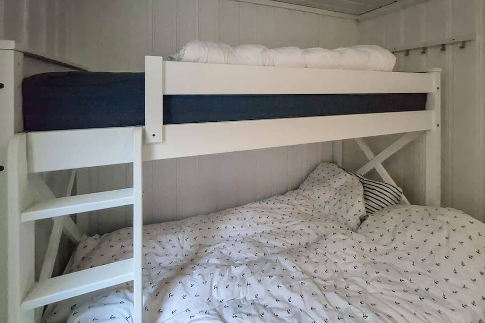 Amazing home in Omastrand with Wifi in Hardangerfjord