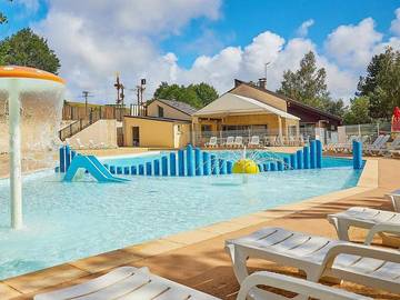 Camping pour 7 personnes, avec bassin pour enfant dans l' Aveyron