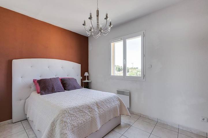 Location de vacances pour 6 personnes, avec terrasse ainsi que jardin et piscine à Pinet (homonymie) - 2