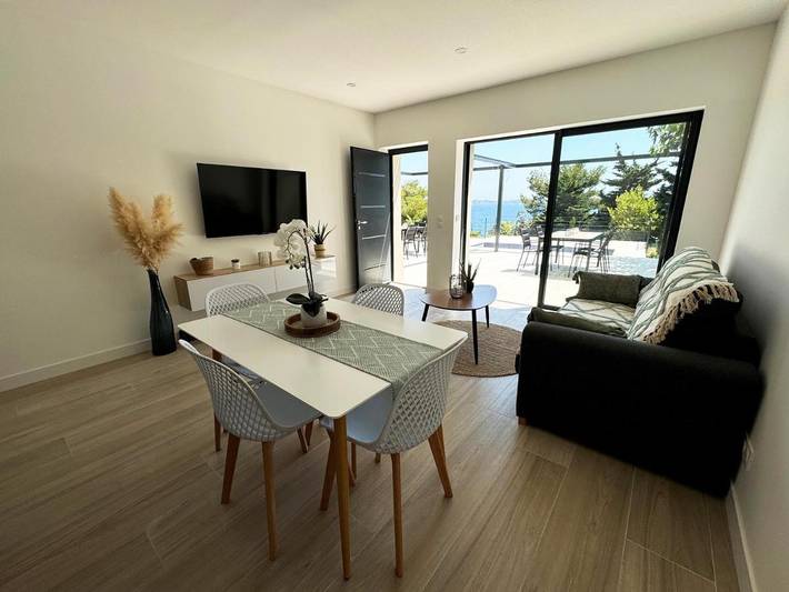 Gîte pour 4 personnes, avec piscine ainsi que jardin et vue dans Plage Font Brun Carqueiranne - 2