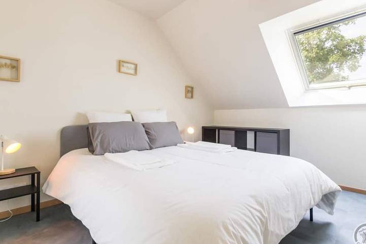 Gîte pour 5 personnes, avec jardin dans Montsenelle - 2