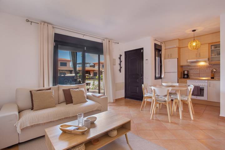 Entire apartment, Vacation 'Casa Del Amanecer' with Sea View, Shared Pool and Wi-Fi in La Oliva, Fuerteventura