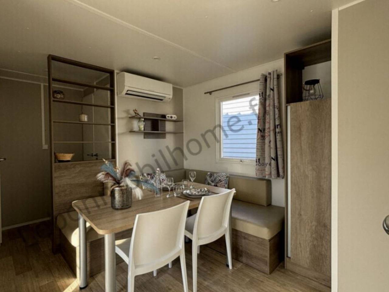 Casa móvil espaciosa con terraza para 6 personas in Tournon-sur-Rhône, Tournon-sur-Rhône región