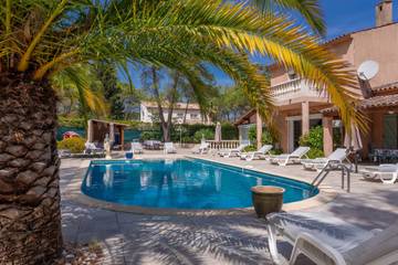 Villa for 20 People in Puget-sur-Argens, Côte d'Azur, Photo 1
