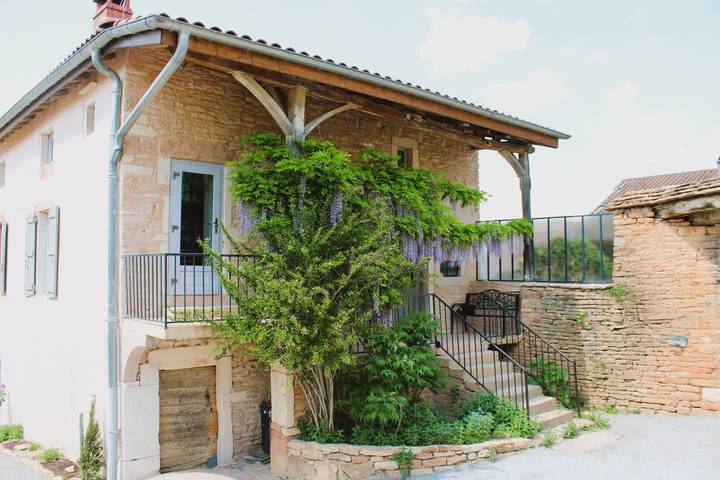 Gîte pour 13 personnes, avec jardin ainsi que vue et terrasse dans Burgy