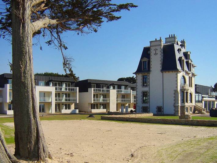Gîte pour 8 personnes, avec piscine et balcon à Plougasnou - 2