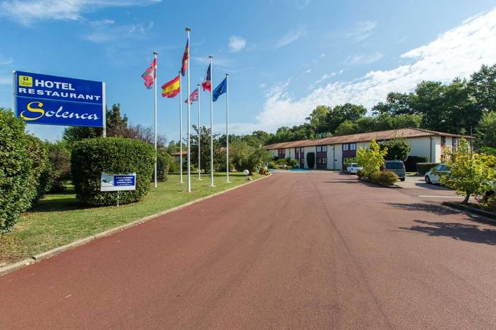 Hôtel pour 2 personnes, avec sauna ainsi que jardin et piscine, adapté aux familles à Nogaro - 3