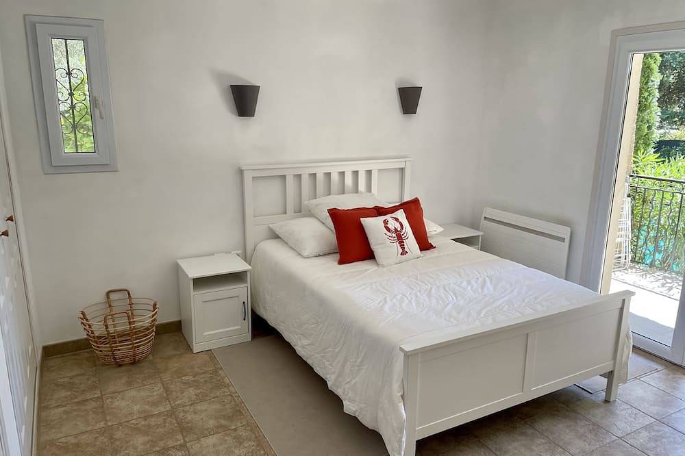 Maison de Vacances 4 Chambres Avec Piscine Privée en Provence in Lamanon, Region de Arles