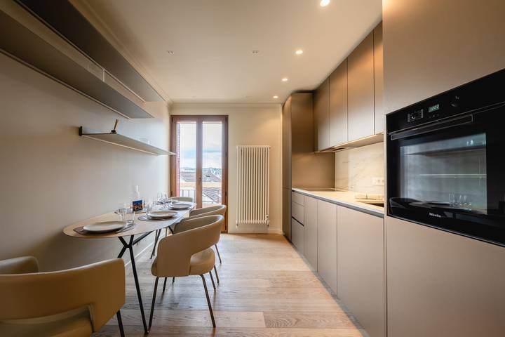 Vakantiewoning voor 4 personen, met Balkon en Uitzicht op het meer in Annecy