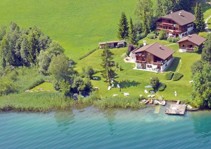 Vakantiewoning voor 7 personen, with Balkon and Terras as well as Tuin and Uitzicht op het meer in Weissensee