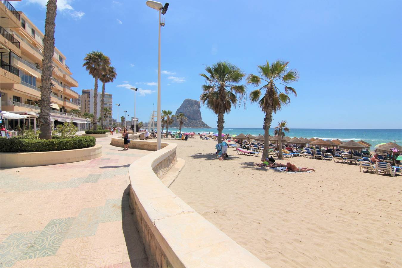 Entire apartment, -1ºlínea Playa-Wifi y Garaje Gratis. in Calpe Old Town, Calpe