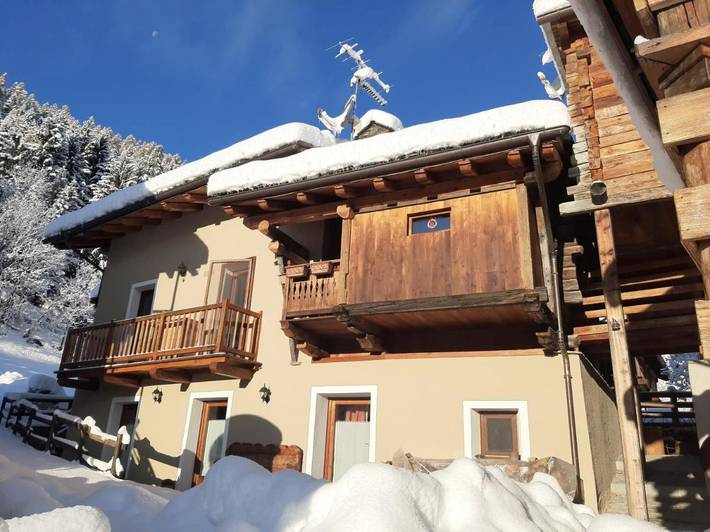 Maison d’hôte pour 3 personnes, avec Jardin ainsi que Vue sur le lac et Vue à Commune de Brusson