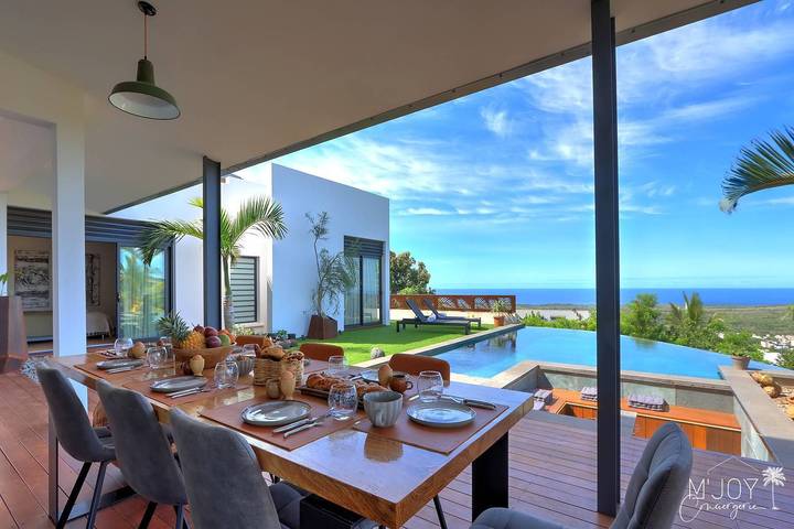 Gîte pour 8 personnes, avec jacuzzi ainsi que terrasse et piscine à L'Étang-Salé - 2