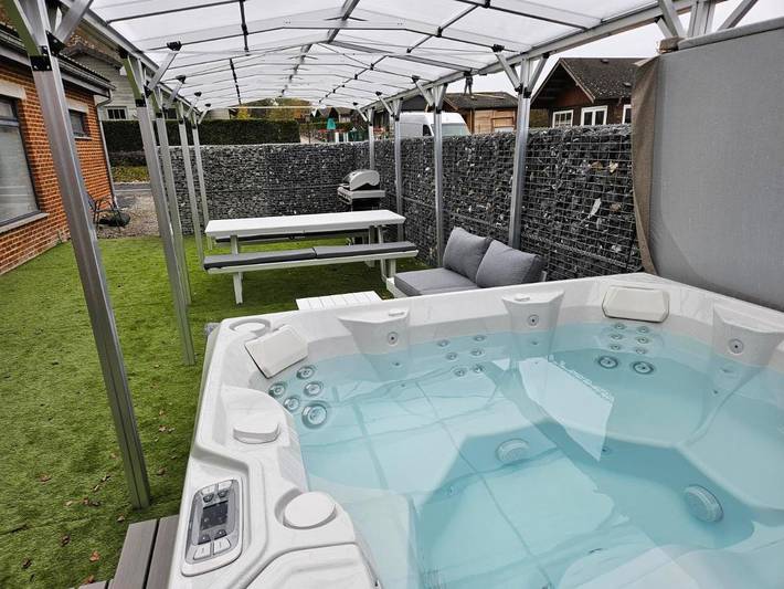 Gîte pour 6 personnes, avec terrasse et jacuzzi dans Resteigne - 4