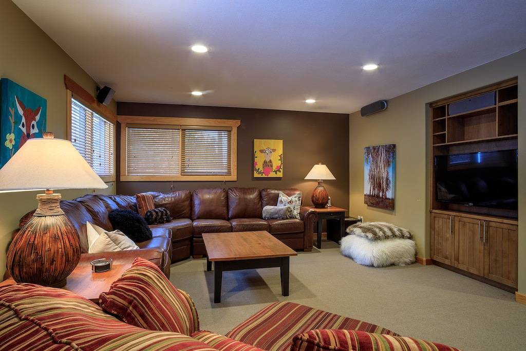 Riesiges Luxushaus bei Khmr. Whirlpool, 4 Br, 3. 5 Bad, 3500 qm, Skiraum, 12 Personen in Kicking Horse