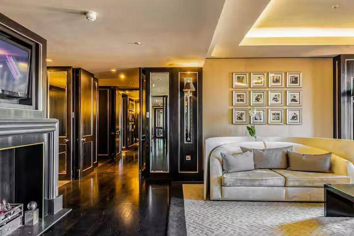 Ferienwohnung für 8 Personen, mit Whirlpool und Terrasse sowie Pool und Sauna in Edinburgh