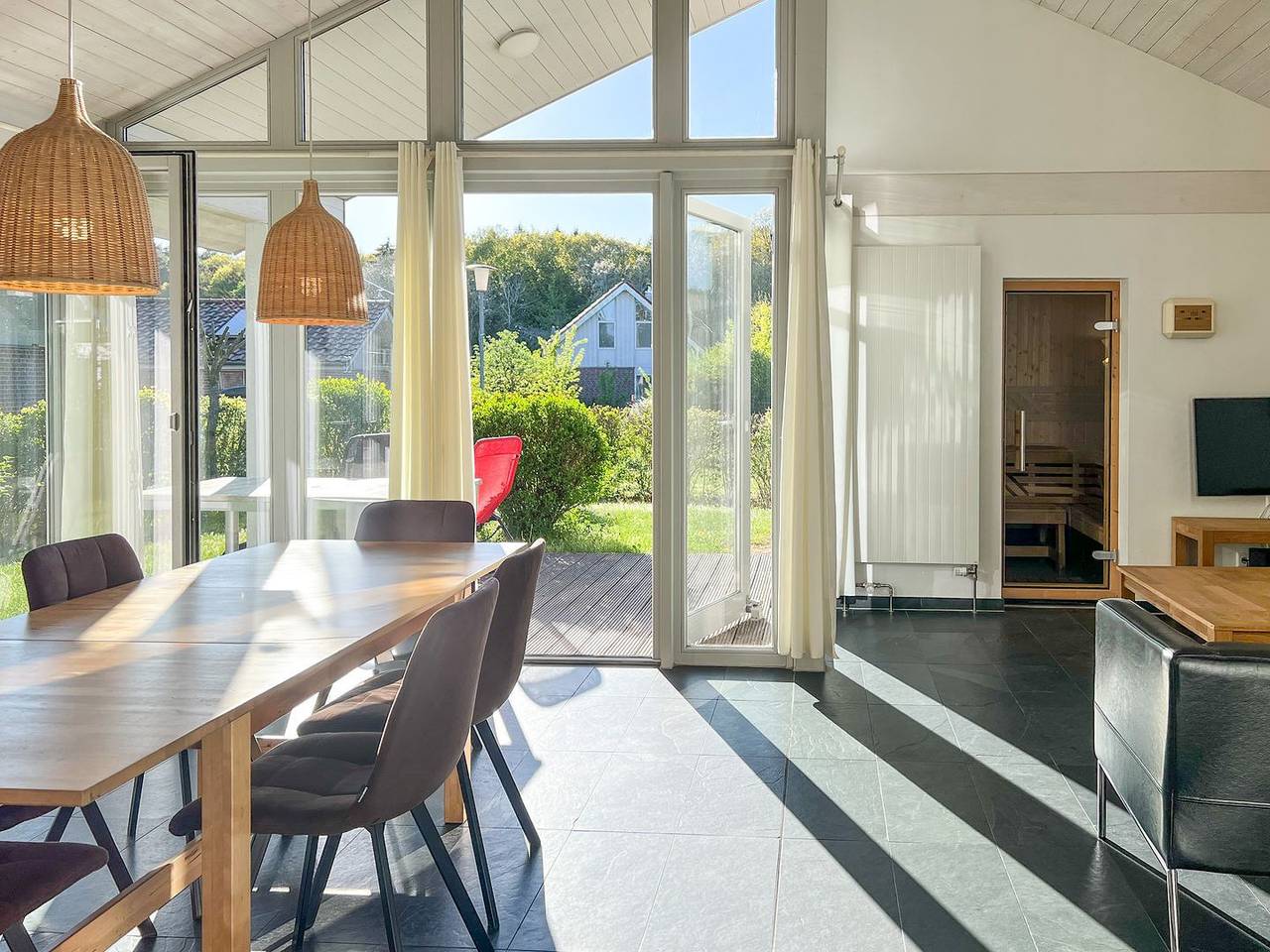 Familienunterkunft Wiesengeflüster E8 | strandnah mit Sauna und Garten in Röbel, Müritz