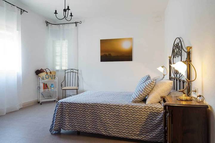 Gîte pour 6 personnes, avec piscine et jacuzzi ainsi que balcon et jardin à Casarabonela - 4