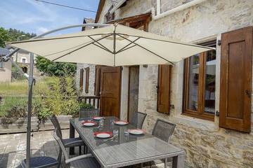 Gîte pour 8 personnes, avec jardin et terrasse, animaux acceptés à La Malène