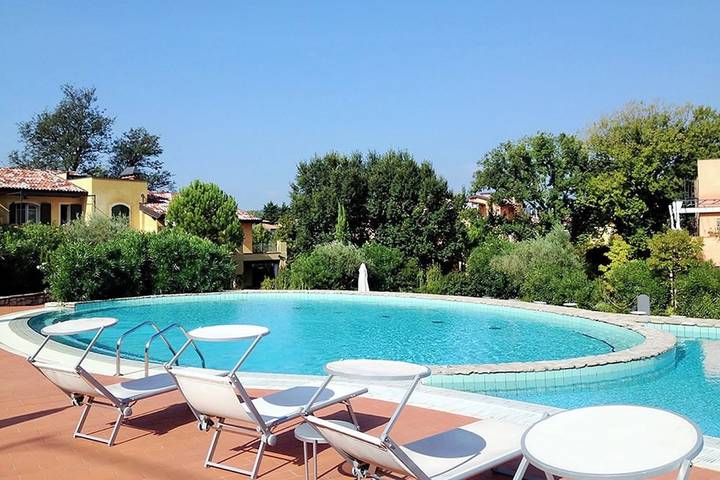 Ferienwohnung für 8 Personen, mit Garten und Seeblick