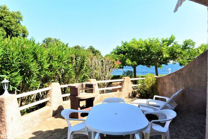 Location de vacances pour 4 personnes, avec Terrasse à Sari-Solenzara