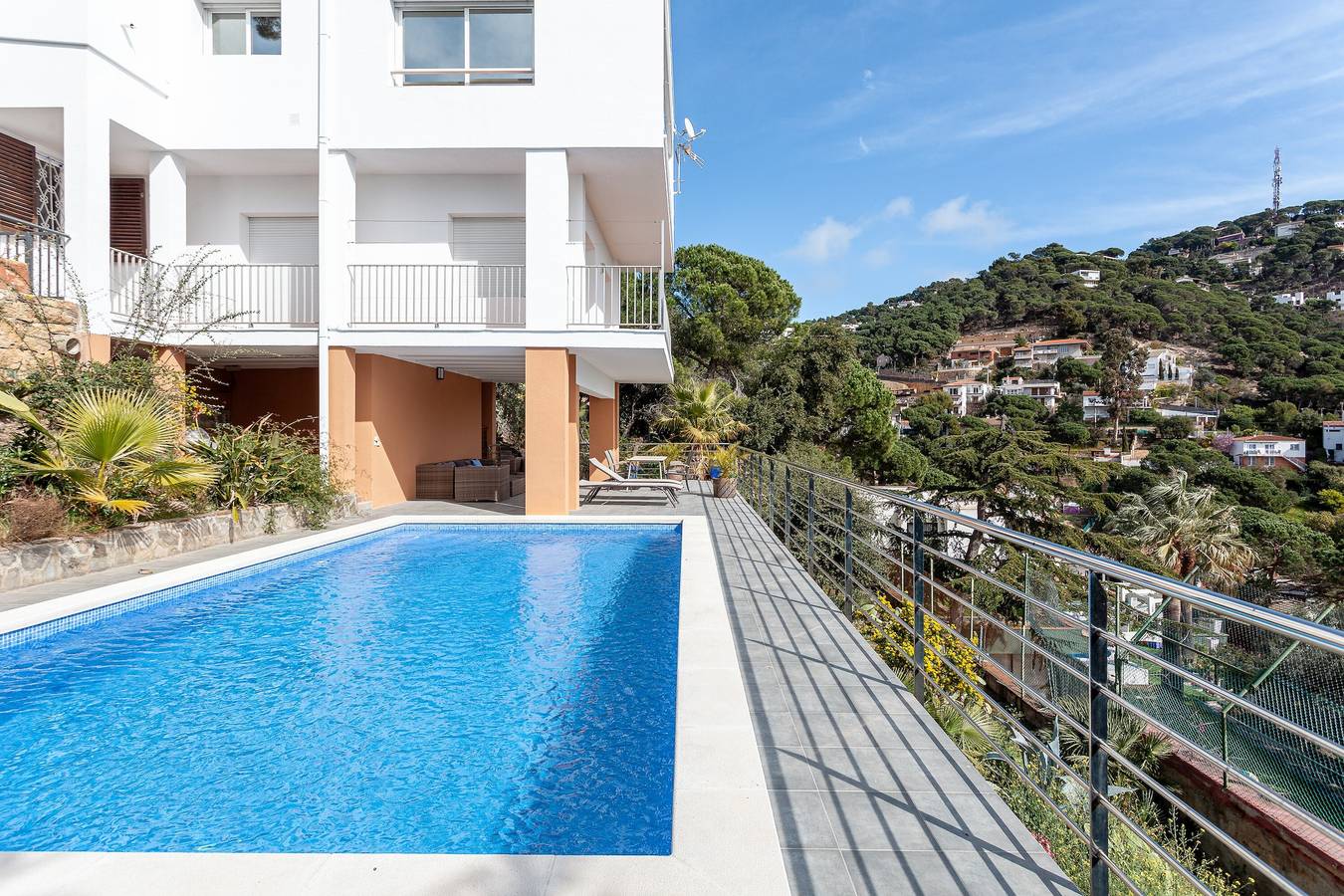 Villa 'Maison de vacances dans un jardin avec vue' avec piscine, Wi-Fi, terrasse et jardin in Roca Grossa, Lloret de Mar