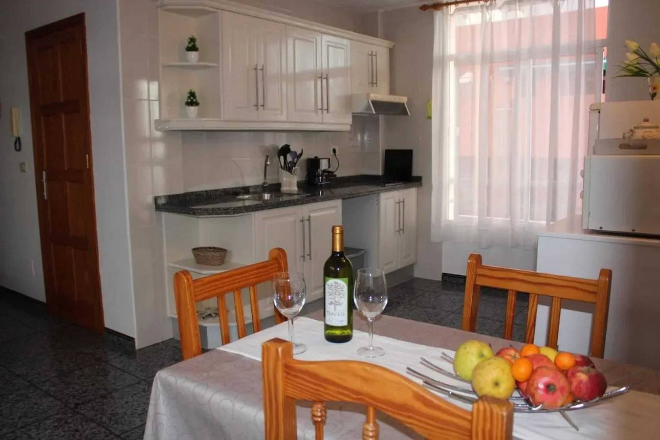 Ganze Wohnung, Gemütliche Wohnung in Puerto de Naos 45 m² mit Bergblick in Puerto Naos, Los Llanos de Aridane