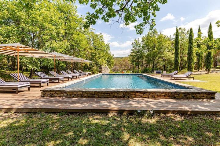 Chalet para 12 personas, con vistas además de jardín y piscina - 1