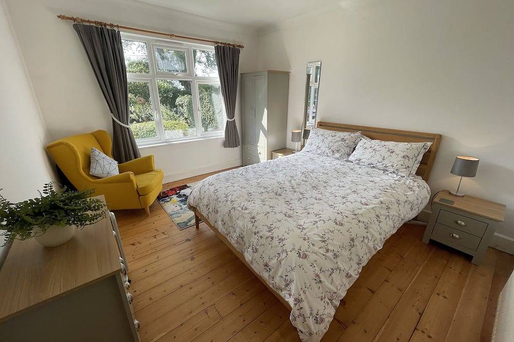 2 Bedroom, Semi-detached bungalow, 2 miles from the beach in Devon