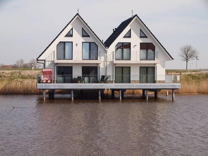 Ferienhaus für 4 Personen, mit Balkon und Terrasse in Landkreis Wittmund