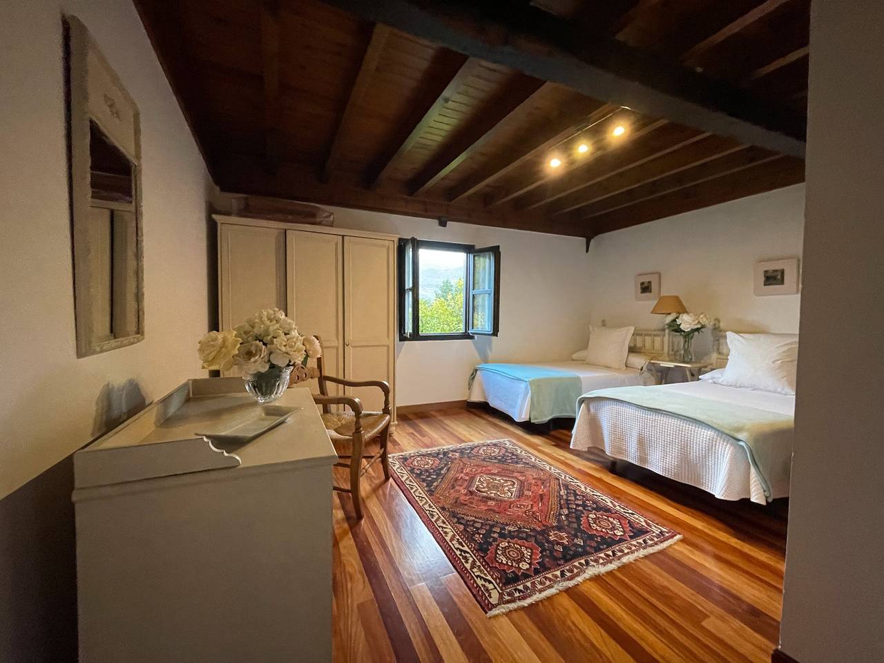 Apartamento entero, Apartamento 'Casa' con vistas a la montaña, terraza privada y Wi-Fi in Andrín, Llanes
