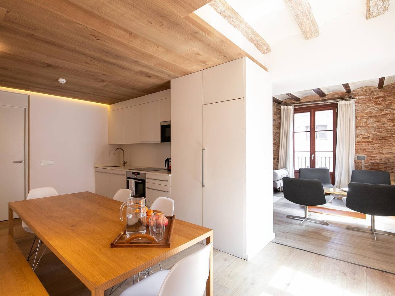 Geheel vakantieappartement, Vakantieappartement voor 8 personen met balkon in Barcelona Centre, Barcelona