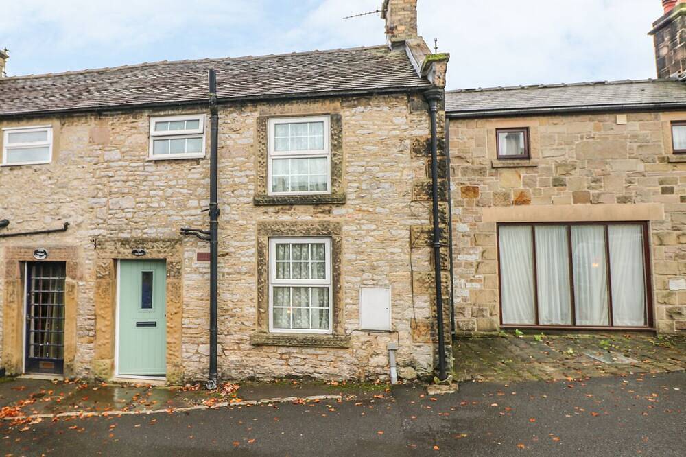 Pine Cottage, pet friendly, with a garden in Youlgreave in Youlgreave, Derbyshire