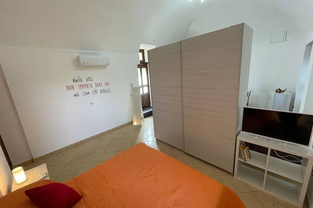 Entire apartment, Sweet Sun Studio Apartment – Cozy Comfort Just Minutes from Sorrento ☀️🏡 in Meta, Naples Province