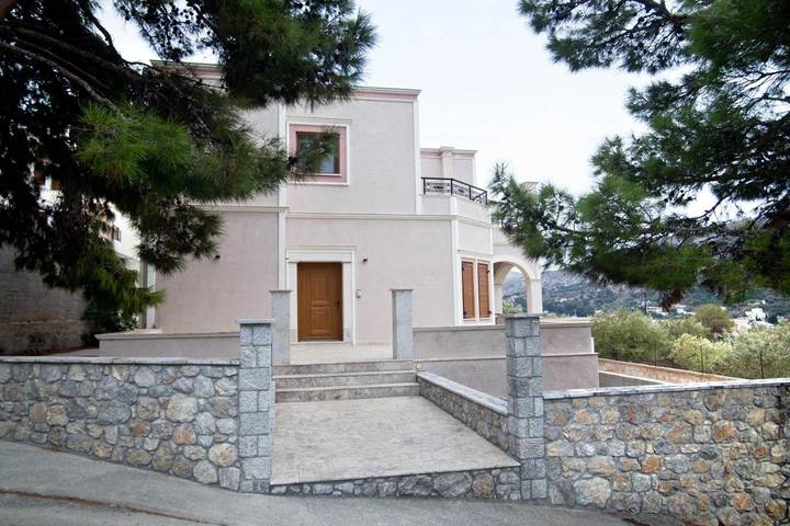 Location de vacances pour 7 personnes, avec jardin et jacuzzi, adapté aux familles dans Panormos - 2