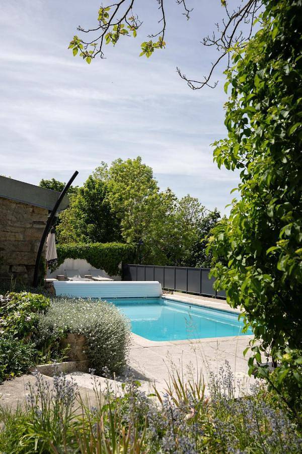 Location de vacances pour 10 personnes, avec vue ainsi que piscine et jardin, animaux acceptés à Talant - 2