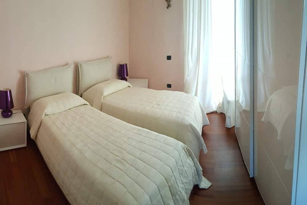 Villa mit großem Garten und Pool bis fünf Minuten vom Zentrum von Forte Dei Marm in Forte dei Marmi, Italienische Riviera