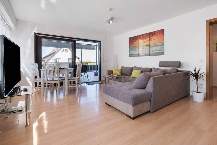 Entire apartment, Apartment 'Abendrot' with Private Terrace and Wi-Fi in Engelsbrand, Northern Black Forest