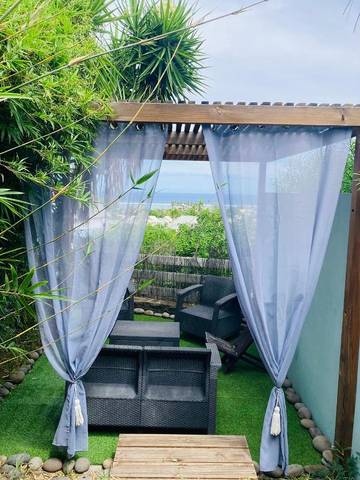 Location de vacances pour 4 personnes, avec jardin ainsi que vue et terrasse à La Saline les Bains