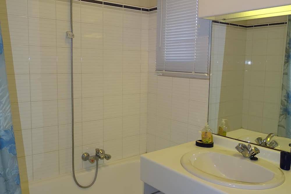 Appartement entier, Appartement en front de mer pour 6 personnes, vue mer, face à la plage du Lido in Agay, Saint-Raphaël