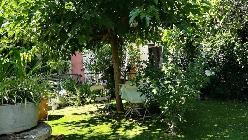 Location de vacances pour 2 personnes, avec jardin ainsi que vue et terrasse à Valaurie - 2