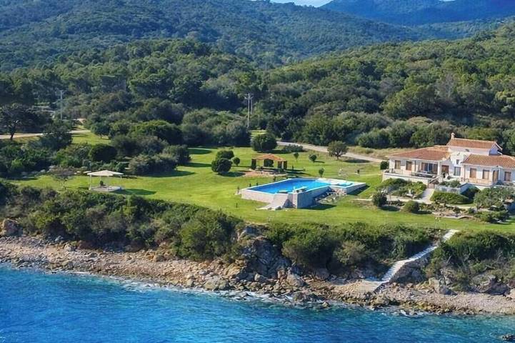 Villa pour 10 personnes, avec jacuzzi et jardin, animaux acceptés à Sari-Solenzara