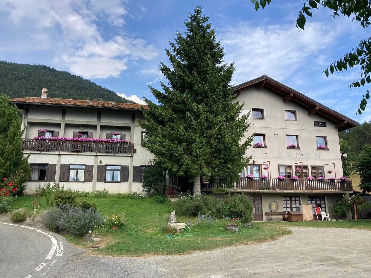 Hel lejlighed, Becca D'Aver Apartment with Mountain View, Shared Garden, and Wi-Fi in Semon (Saint-Denis), Saint Denis (Italien)