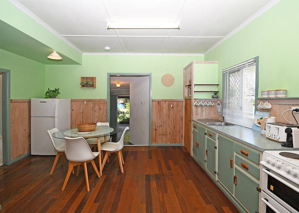 Perfect location - no car needed walk to everything in Hervey Bay, Fraser Coast