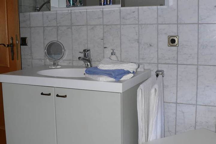 Ganze Wohnung, 2 Zimmer, Küche, Bad (Vollausstattung), Terrasse in Weiskirchen, Saar-Nahe-Bergland