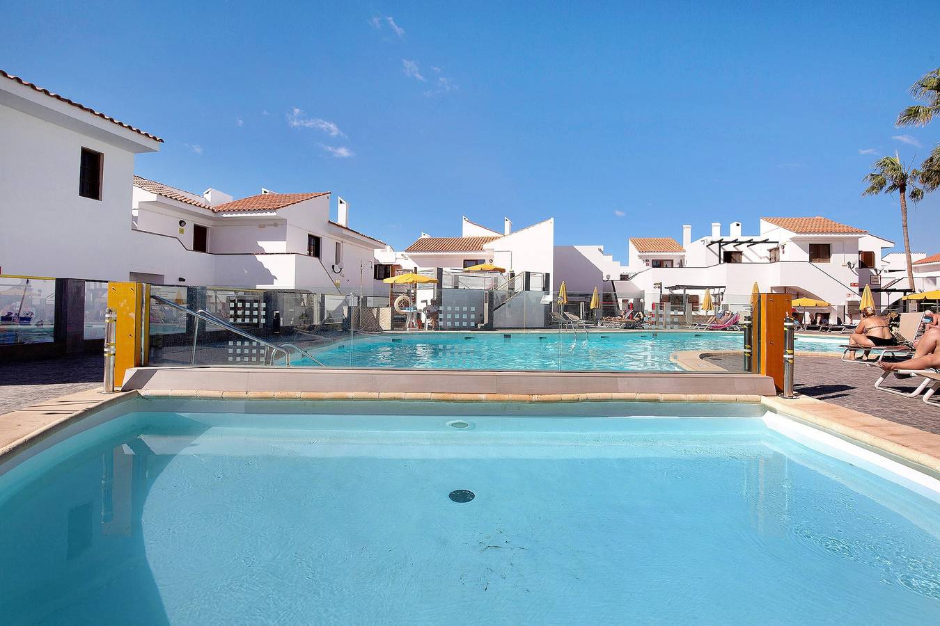 Apartamento entero, Apartamento "Galcanary" con vistas a la montaña, piscina y Wi-Fi in Caleta de Fuste, Antigua